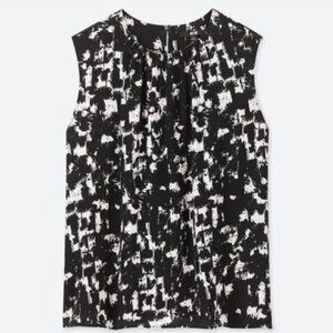 Uniqlo Sleeveless Abstract Printed Blouse